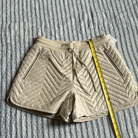 NWT Athleta Apres Ski Short Cream Beige Color size 4 - Picture 8 of 11